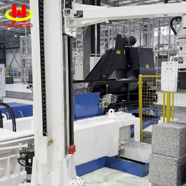 Plně automatick&yacute; lis na recyklaci hlin&iacute;kov&eacute;ho šrotu